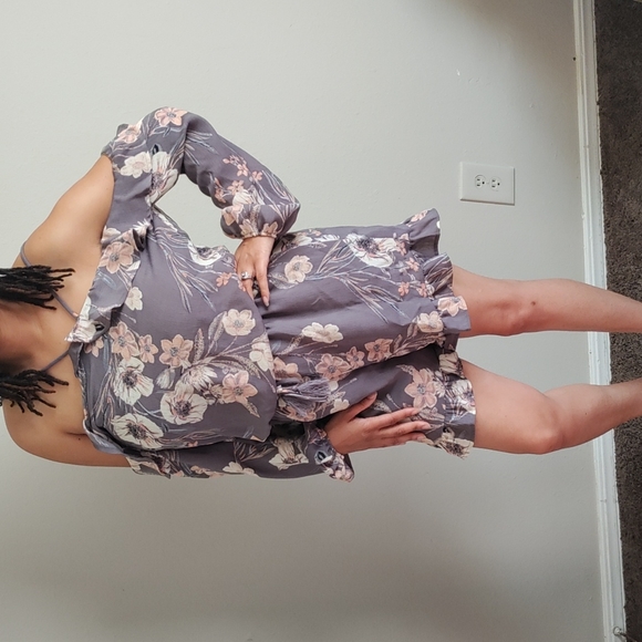 Floral Romper! 🌺🌼🌻 - Picture 5 of 6
